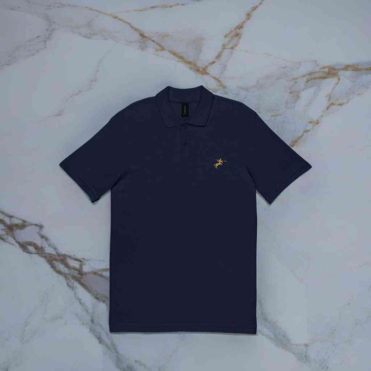 Polo Zentaur 100% algodón hilado en anillos
Polo semiajustado Zentaur con botones teñidos
Polo Zentaur blanco certificado OEKO-TEX
Camiseta tipo polo Zentaur ecológica y cómoda